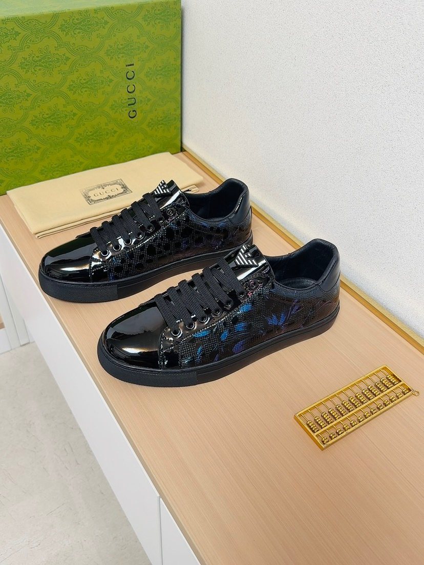 Gucci Men's Black and Dark Blue Patterned Sneakers